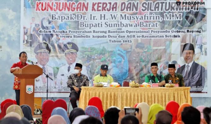 Bupati KSB Serahkan Bantuan Operasional PGR dan AGR Seteluk