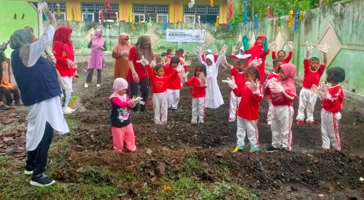 Dinas Arpus KSB Gelar ‘Kelas Kecil’ Bersama TKN Pembina Taliwang