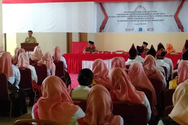 Pemerintah KSB Berikan SK Pengangkatan 106 PPPK Tenaga Kesehatan