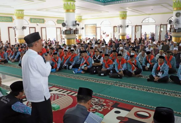 Saat Pelepasan JCH, Bupati KSB Ingatkan Selalu Jaga Kesehatan