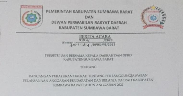 Paripurna Selesai, Pimpinan DPRD KSB dan Bupati Tanda Tangani Berita Acara